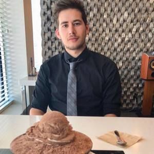 Meet your Posher, Louis